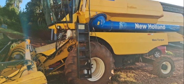 Colheitadeira New Holland TC 5070 ano 2013 - TC 5070 - Máquinas Agrícolas