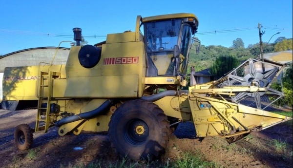 Colheitadeira New Holland 5050 ano 1986