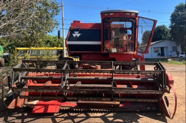 Colheitadeira Massey Ferguson MF 5650 ano 1989 - MF 5650 - Máquinas Agrícolas