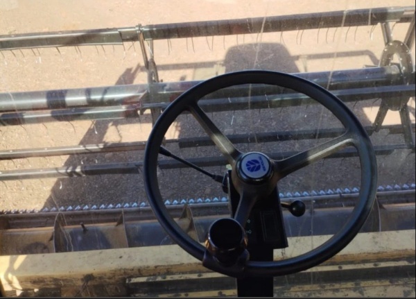 Colheitadeira New Holland TC 57 ano 2004