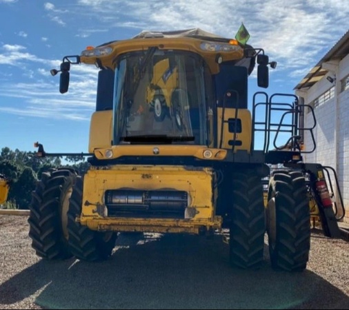 Colheitadeira New Holland CR 9080 ano 2011