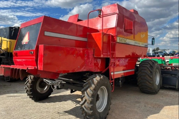 Colheitadeira Massey Ferguson MF 5650 ano 2006 - MF 5650 - Máquinas Agrícolas