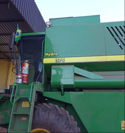 Colheitadeira John Deere 1175 ano 2007