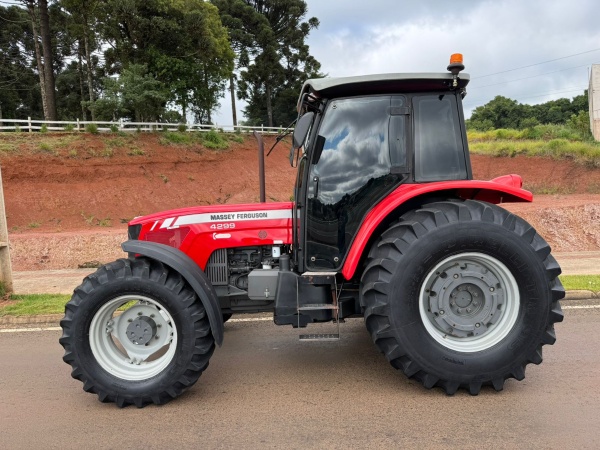 Trator Massey Ferguson MF 4299 ano 2013