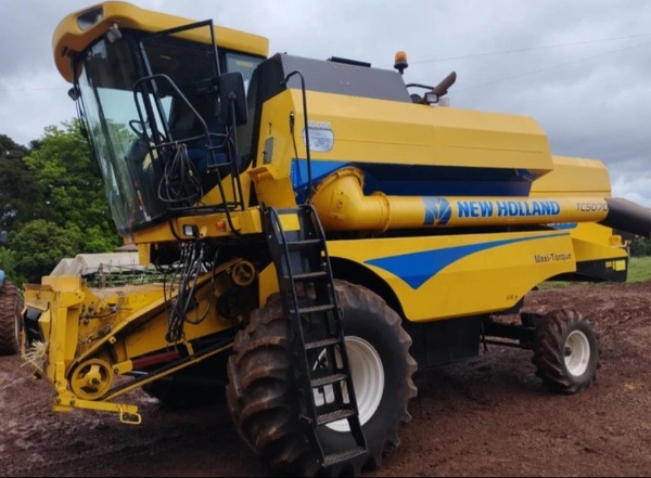 Colheitadeira New Holland TC5070 ano 2016