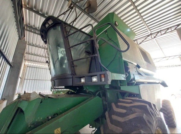 Colheitadeira John Deere 1450 ano 2002
