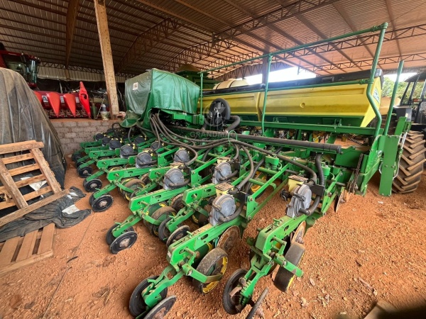 Plantadeira John Deere 2117 CCS ano 2014