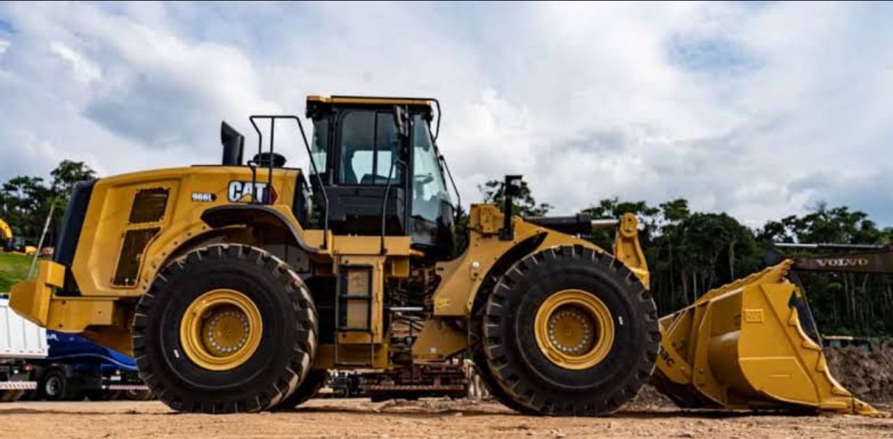 Pá Carregadeira Caterpillar 966L ano 2024