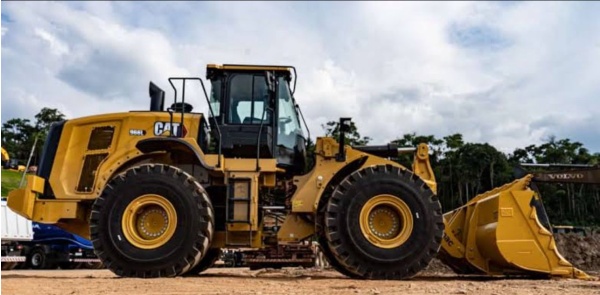 Pá Carregadeira Caterpillar 966L ano 2024