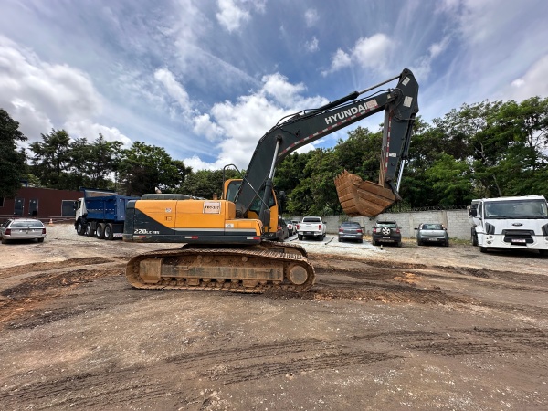 Escavadeira Hyundai 220LC-9S ano 2020 - 220LC-9S - Máquinas de Linha Amarela