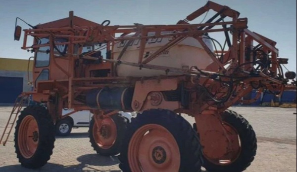 Pulverizador Autopropelido Jacto 2000L ano 2000