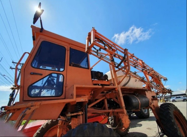 Pulverizador Autopropelido Jacto 2000L ano 2000