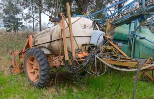 Pulverizador Jacto Columbia 2000l ano 2000