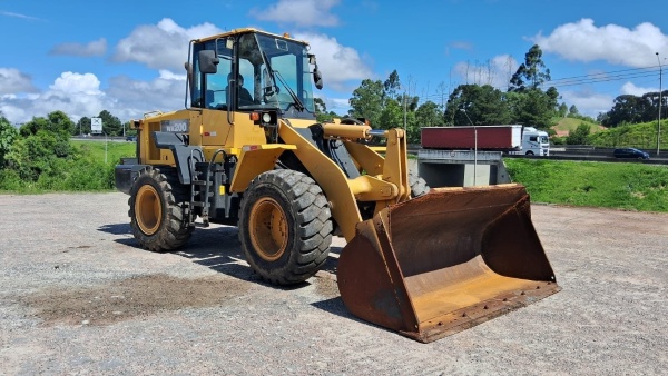 Pá Carregadeira Komatsu WA 200 ano 2020