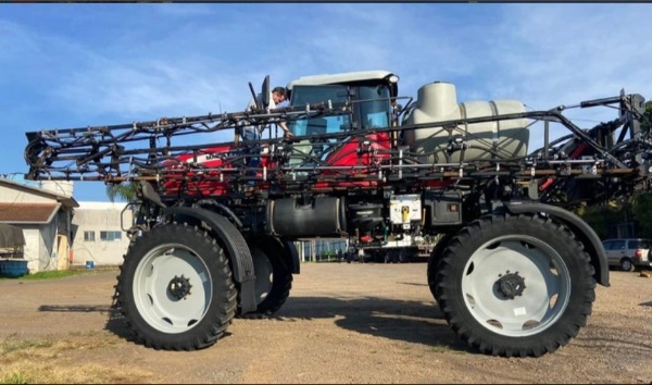 Pulverizador Autopropelido Massey Ferguson MF 9130 ano 2018