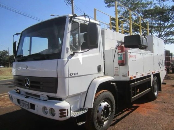 Caminhão Mercedes Benz Atego 1719 ano 2016