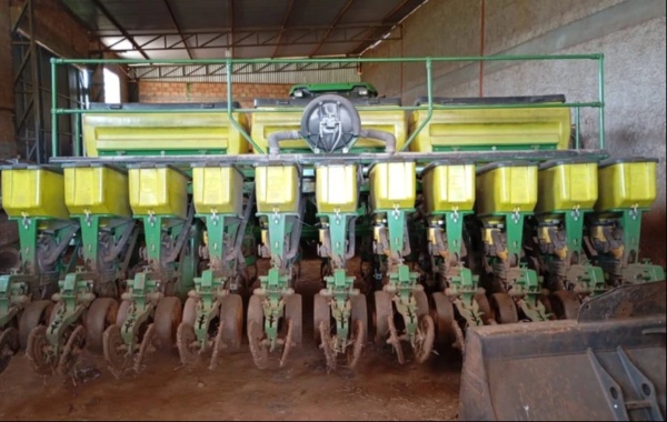 Plantadeira John Deere 1111 ano 2014
