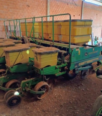 Plantadeira John Deere 9211 ano 2000