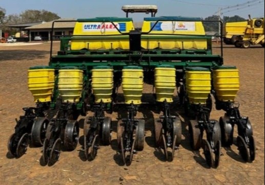 Plantadeira Tatu Marchesan Ultraflex ano 2003