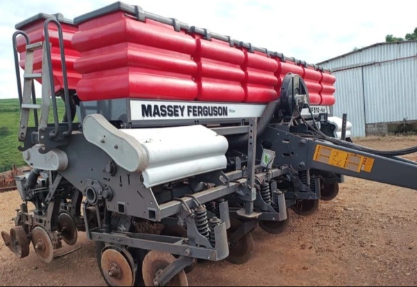 Plantadeira Massey Ferguson MF510 ano 2023