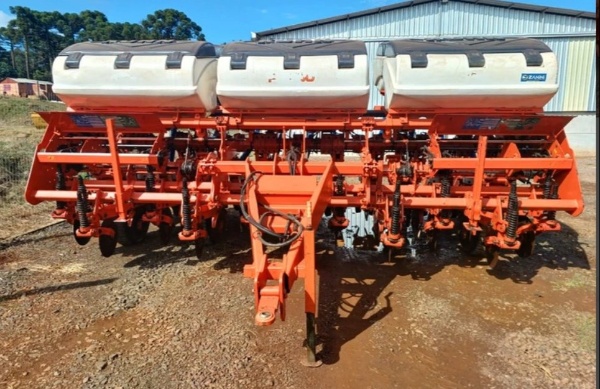 Plantadeira Kuhn PDM PG 1100 Extra ano 2015 - PDM PG 1100 Extra - Implementos para Plantio