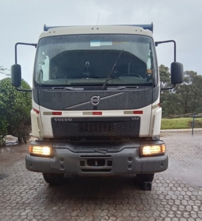 Caminhão Volvo VM330 ano 2019