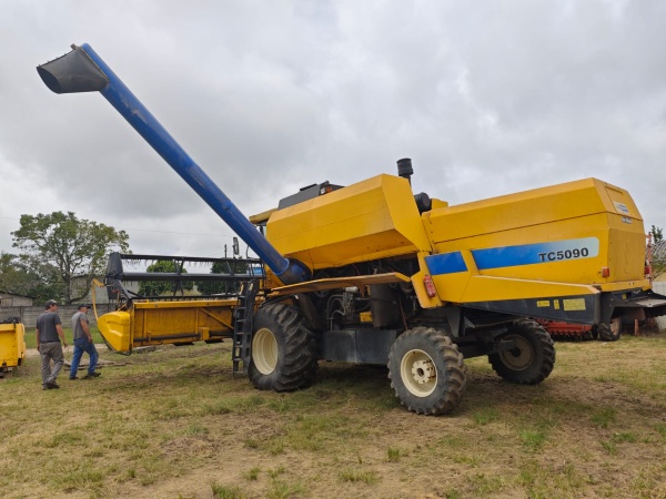 Colheitadeira New Holland TC 5090 ano 2011 - TC 5090 - Máquinas Agrícolas