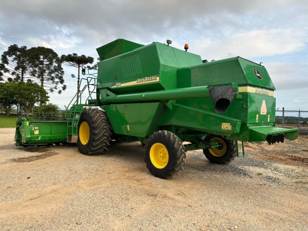 Colheitadeira John Deere 1550 ano 2003