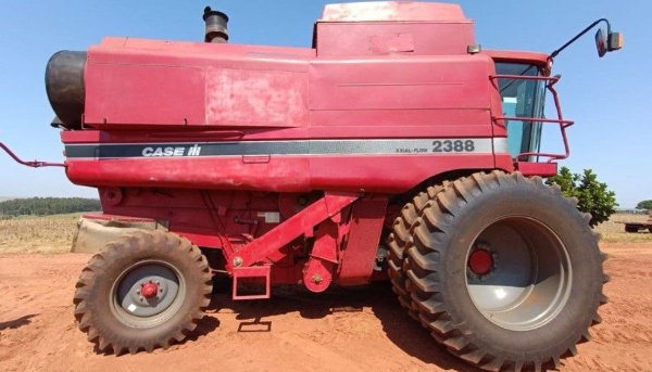 Colheitadeira Case 2388