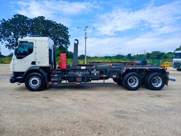 Caminhão Volvo VM330 ano 2018