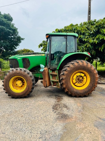 Trator John Deere 6165J ano 2011