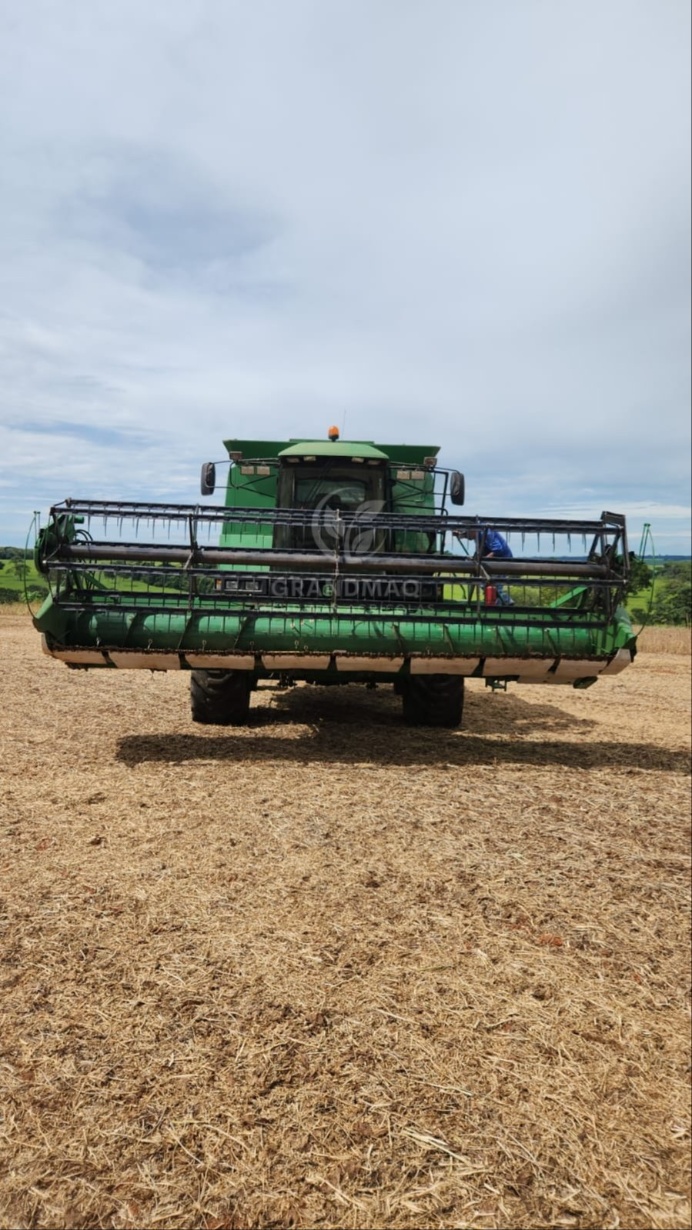 Colheitadeira John Deere 1450 ano 2002