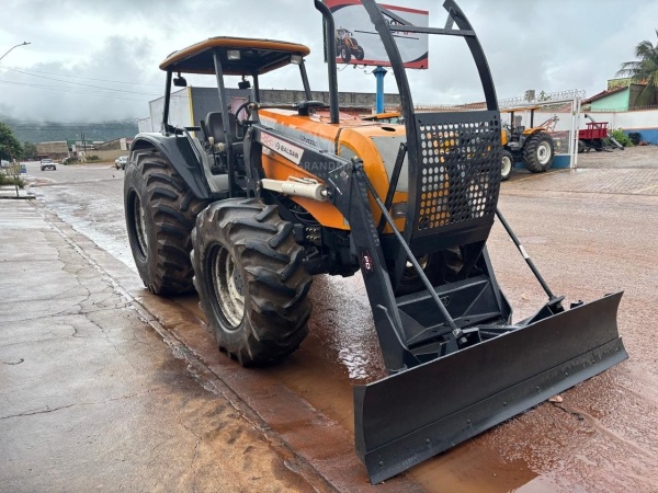 Trator Valtra BM125i ano 2009