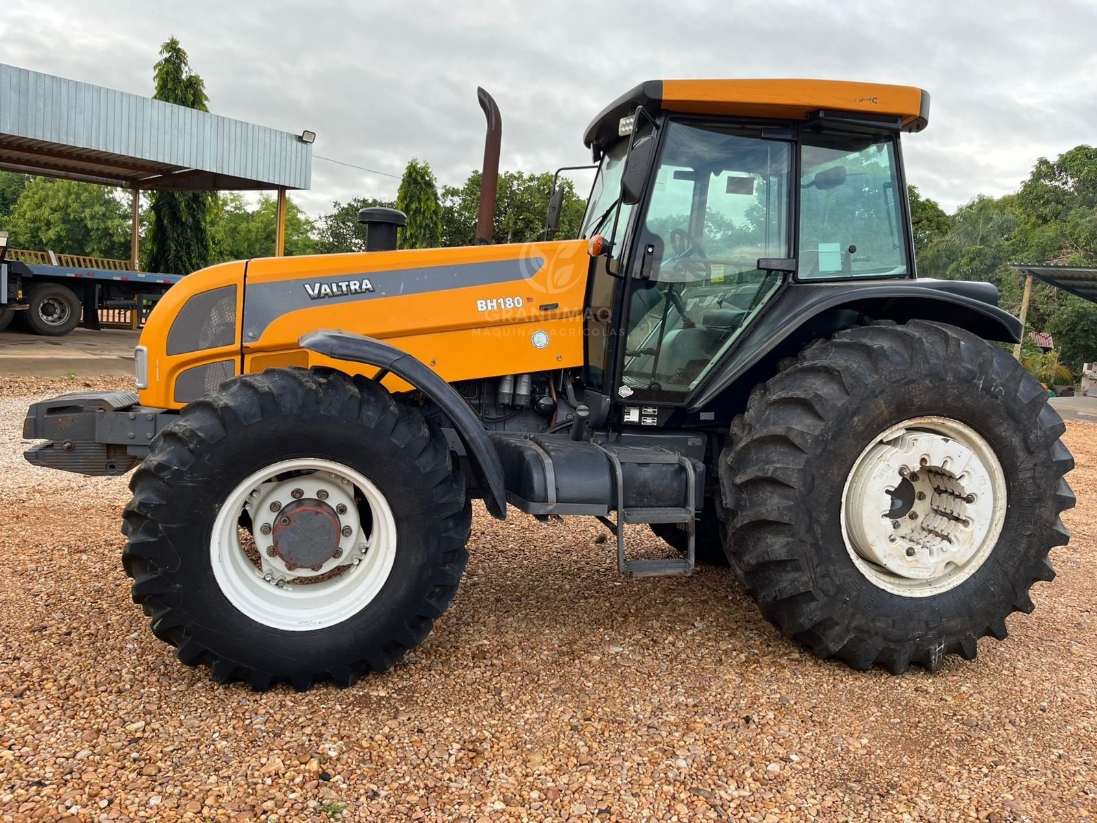 Trator Valtra BH 180 ano 2014