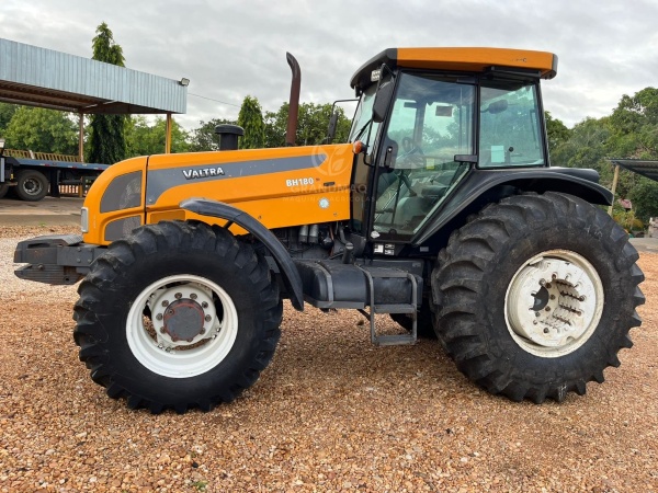 Trator Valtra BH 180 ano 2014