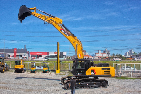 Escavadeira LOVOL FR360D ano 2026