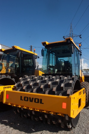 Rolo Compactador LOVOL FY12S 130hp ano 2026