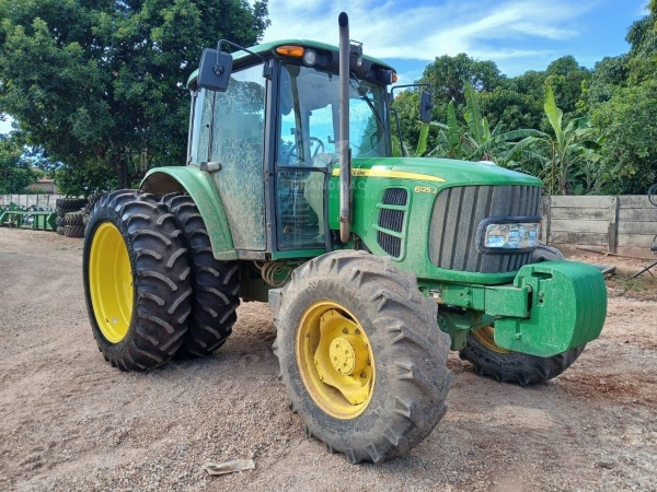Trator John Deere 6125 J ano 2023