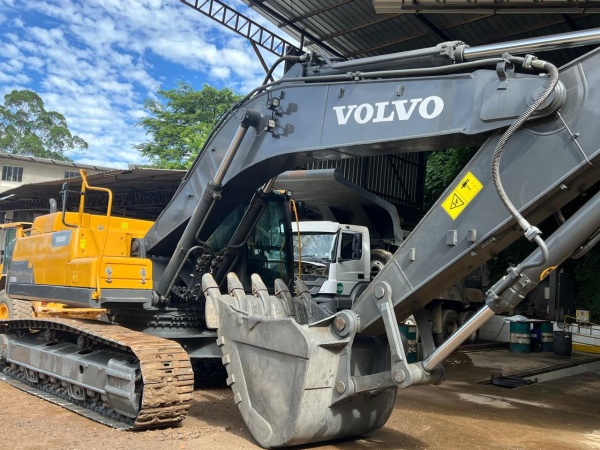 Escavadeira Volvo EC380DL ano 2020