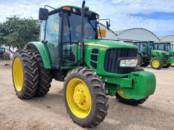 Trator John Deere 6100J ano 2023 - 6100J - Máquinas Agrícolas