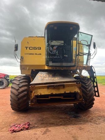 Colheitadeira New Holland TC 59 ano 1999