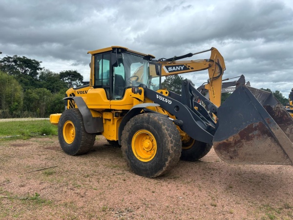 Pá Carregadeira Volvo L60F ano 2011