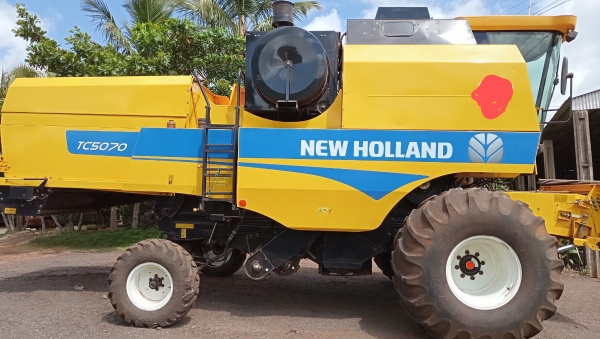 Colheitadeira New Holland TC5070 ano 2017