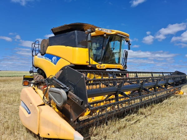 Colheitadeira New Holland CR 9060 ano 2013 - CR 9060 - Máquinas Agrícolas