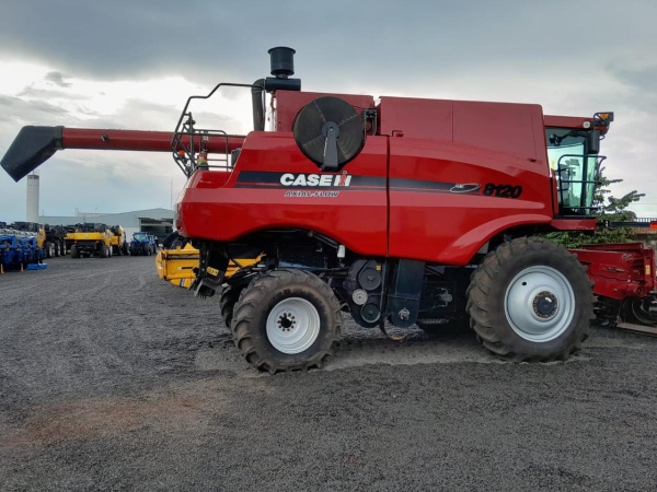 Colheitadeira Case 8120