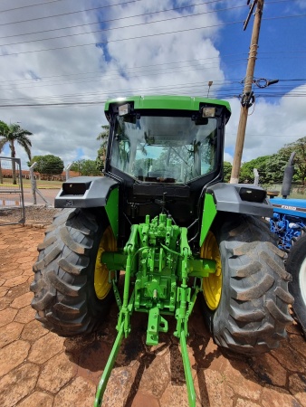 Trator John Deere 6300 ano 2002
