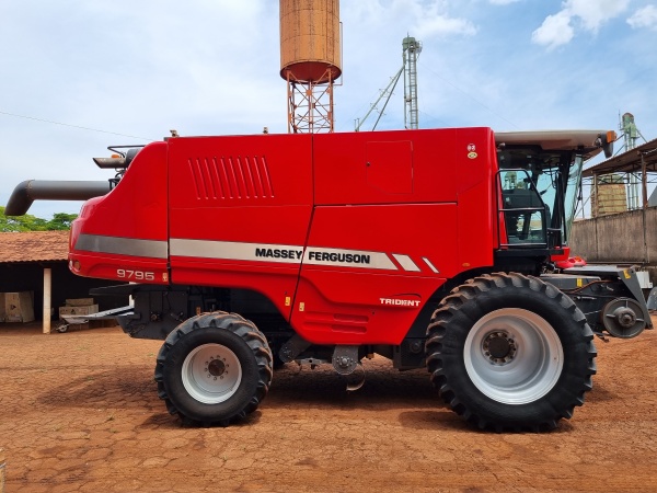 Colheitadeira Massey Ferguson MF 9795 ano 2017