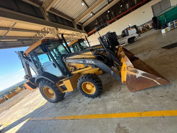 Retroescavadeira John Deere 310L ano 2019