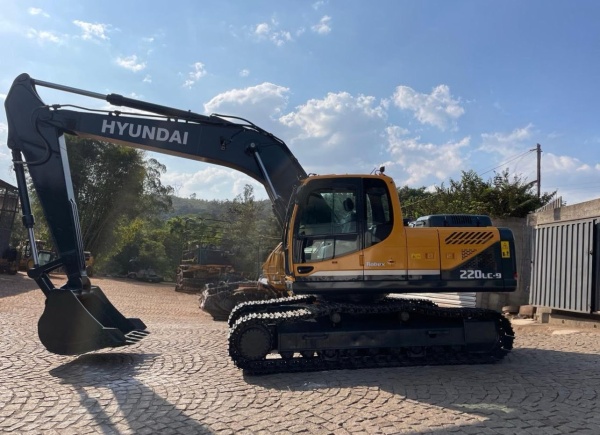 Escavadeira Hyundai R220LC-9 ano 2018