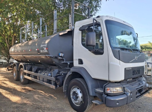 Caminhão Volvo VM 270 ano 2019 - VM 270 - Caminhões e Carretas